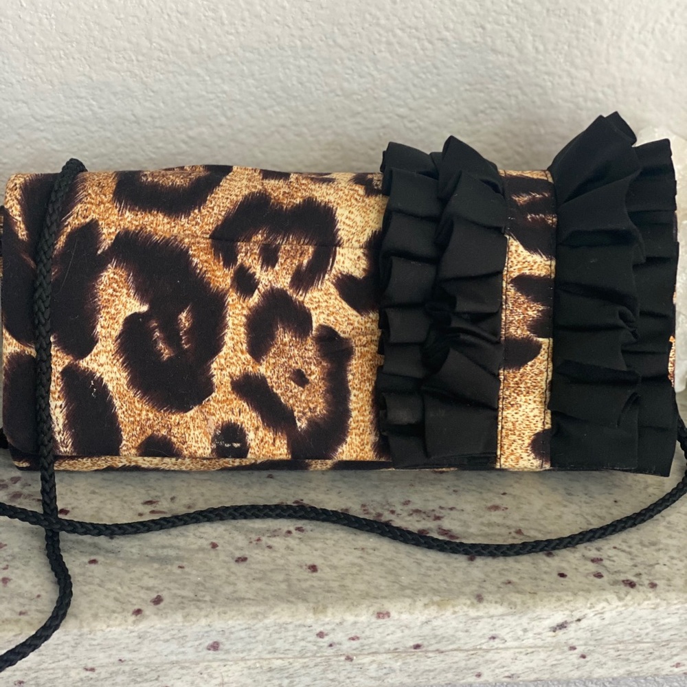 Cheetah print handbag 👝
